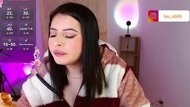 Freechat isabella1616 on StripChat