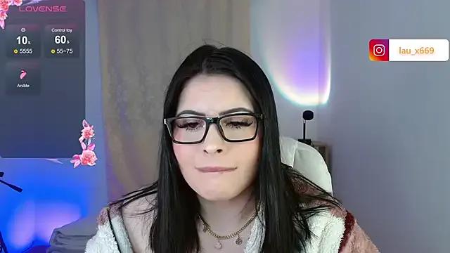Freechat isabella1616 on StripChat