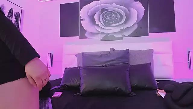 Freechat isabella_simons on StripChat