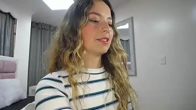 IssadoraJames on StripChat 