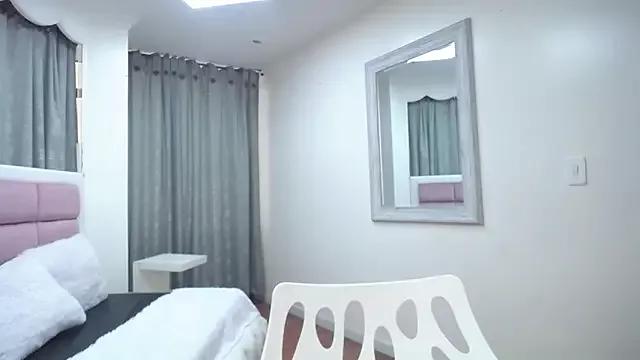 IssadoraJames on StripChat 