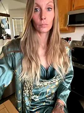 Freechat ItsDanniG on StripChat