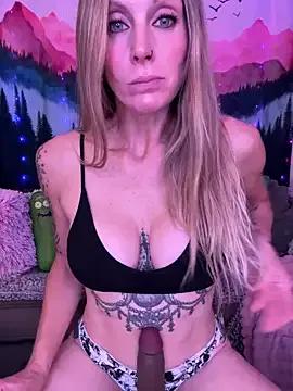 Freechat ItsDanniG on StripChat