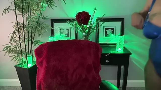 StripChat ItsNikki is Freechat ItsNikki — Topless Oil Tease with JOI CountDown
