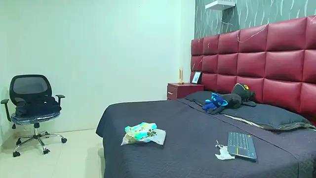 JadeGoldenn_ — Freechat on StripChat