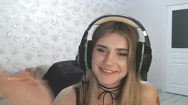 JerrieLoosle — cute air kiss