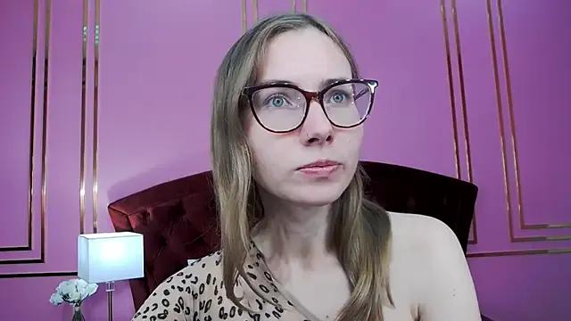 JessieJuss — playing with tits