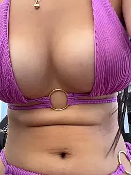 Juanita-Diaz — ASS VERY RED IN PUBLIC + CUM (RISKY)