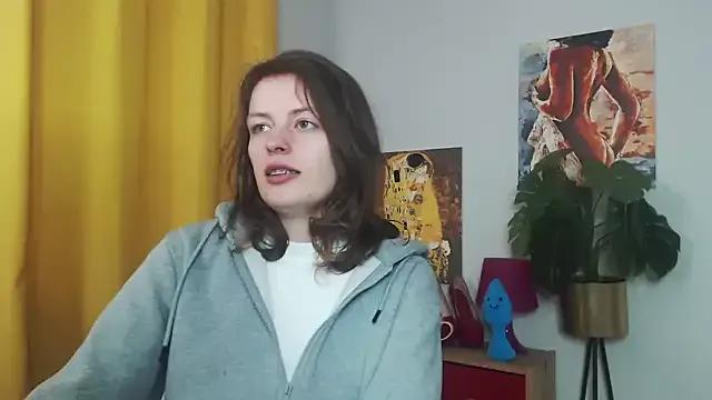 Freechat juicyNadine on StripChat