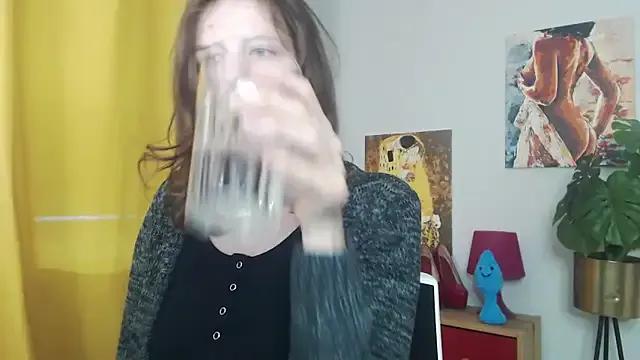 Freechat juicyNadine on StripChat