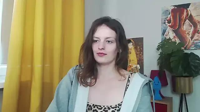 Freechat juicyNadine on StripChat