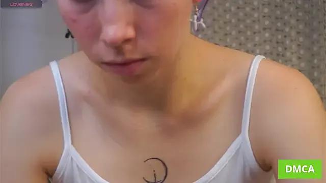 StripChat JuliannaWenger is Freechat JuliannaWenger — put hand inside panties and masturbate