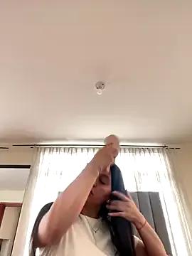 StripChat julieta_rossi is Freechat julieta_rossi — Quitar blusa