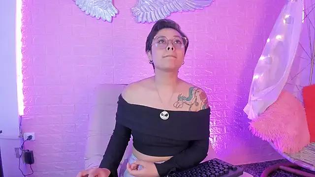 Juliexxxtasy — put the panty aside