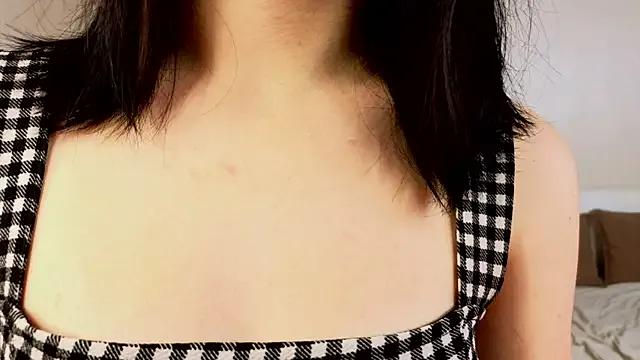 KateSmitx — Show tongue