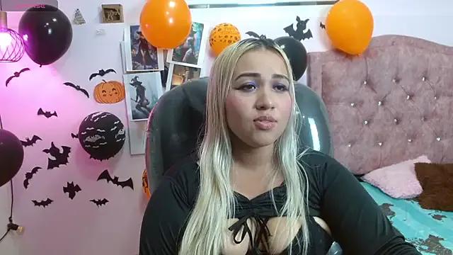 StripChat Katicamorada is Freechat Katicamorada — quitar brasier