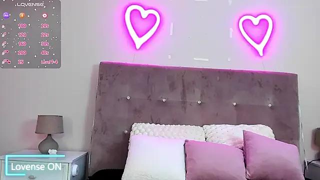 kayladiamond_ — HAPPY, WET AND NAKED! *fingering * 