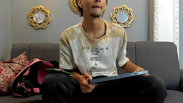Freechat kenix_777 on StripChat