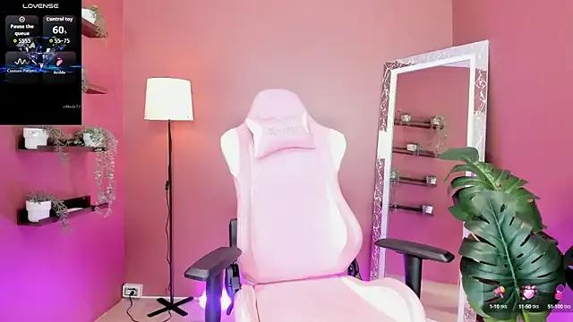 Freechat KiaraAdvanii on StripChat