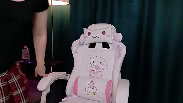 KikiMoor — topless eye contact + bite a lip