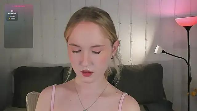 kikishyness on StripChat 