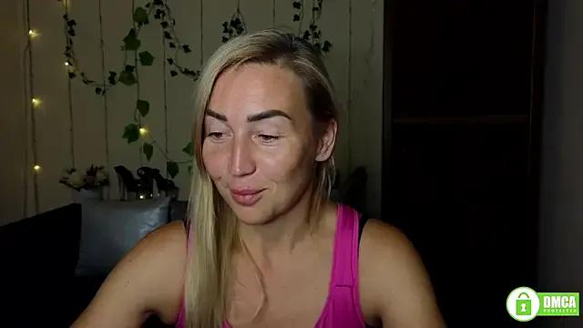 Kiss_julli88I on StripChat 