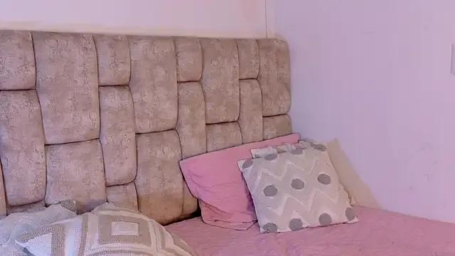 Freechat Kitty_Rose__ on StripChat