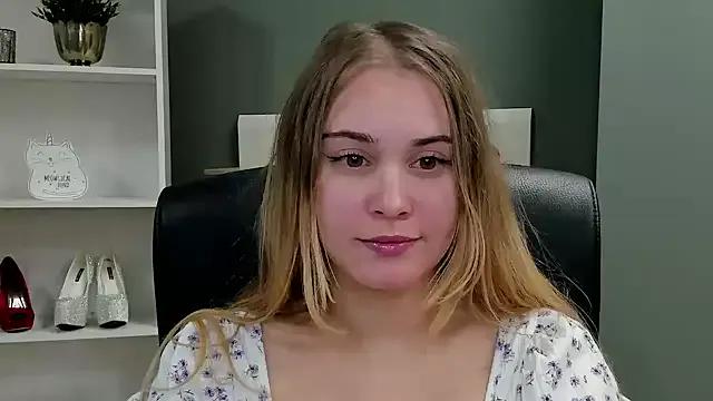 Freechat kitty_valeria on StripChat