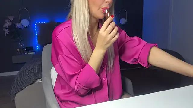 Freechat KristalNight on StripChat