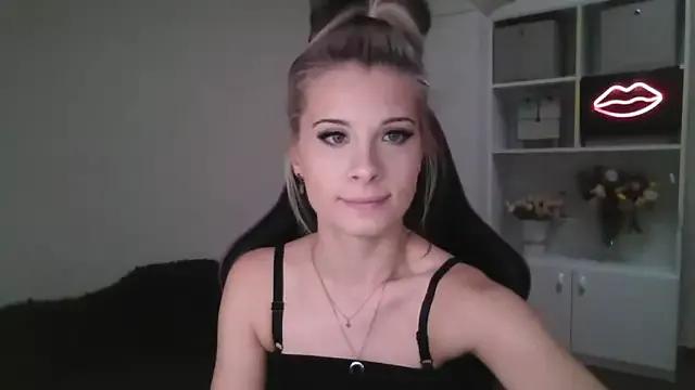 KristineGlow —  SHOW MORE SKIN 