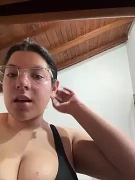 Kylie2211 — squirt show
