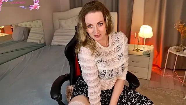lana_glow — oil on my tits and pinch nipples