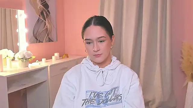 LaraeMcglory — SLOWLY STRIPTEASE
