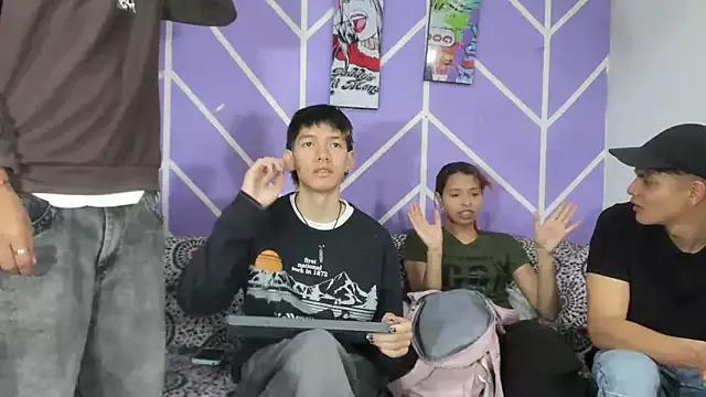 Freechat lau_and_boys18 on StripChat