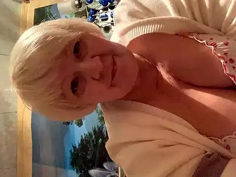 Freechat Laura_Millf on StripChat