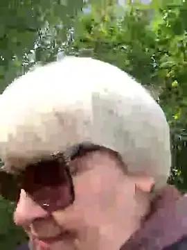 Freechat Laura_Millf on StripChat
