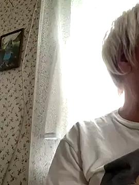 Freechat Laura_Millf on StripChat