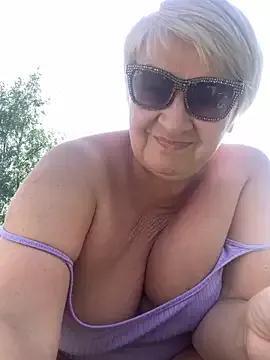 Freechat Laura_Millf on StripChat