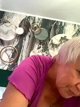 Freechat Laura_Millf on StripChat