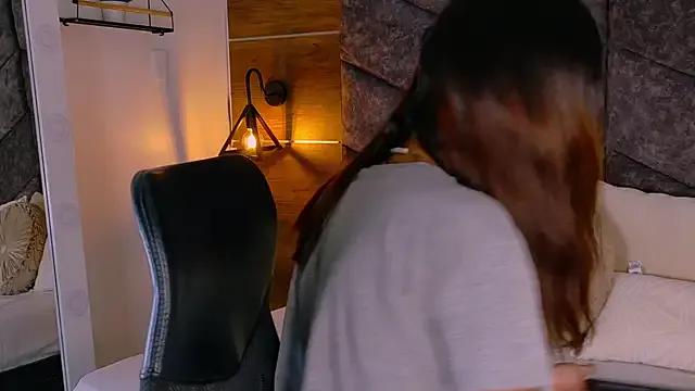 Freechat LauraaGomezz__ on StripChat