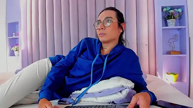 Freechat LauraaGomezz__ on StripChat