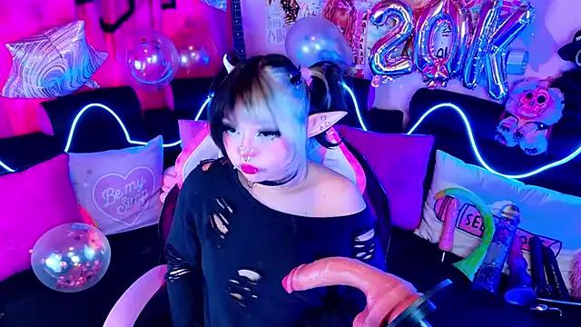 Freechat LaytonBox on StripChat