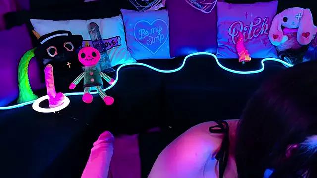 Freechat LaytonBox on StripChat