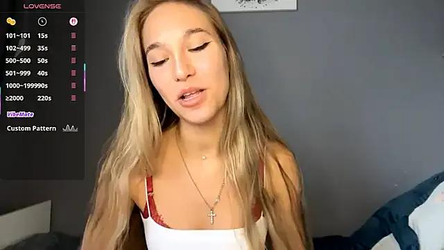 LeilaBilberry — Suck 2 fingers close to cam