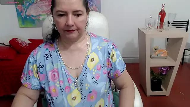 Freechat leonela_69 on StripChat