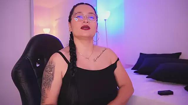 leslie_k on StripChat 