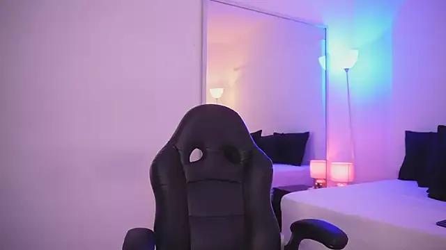 leslie_k on StripChat 