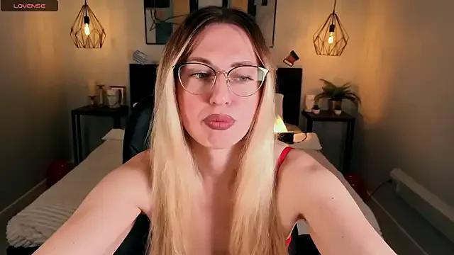 Lexi_terele — Spank Mommys ass