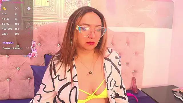 leyla_smithh — show oil and twerk ass