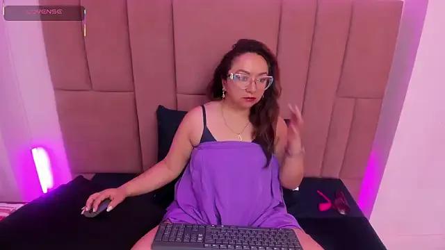 Freechat leyla_smithh on StripChat